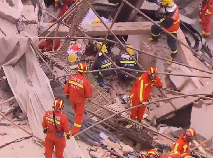 上海长宁区一建筑发生坍塌 多人被埋
