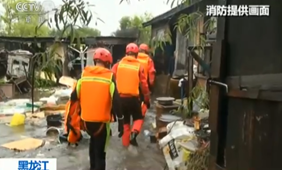 黑龙江：强降雨致多处积水 当地及时救援