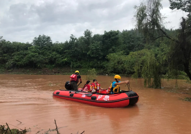 四川今年首个洪峰已过境 全省转移安置17.3万人