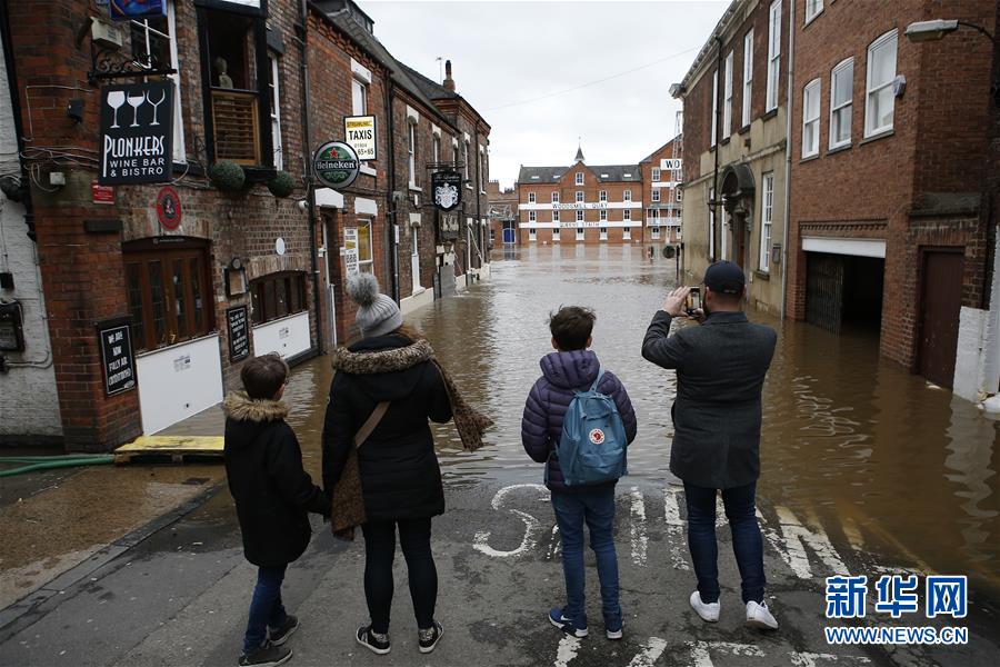 （国际）（11）英国部分地区遭受洪水侵袭