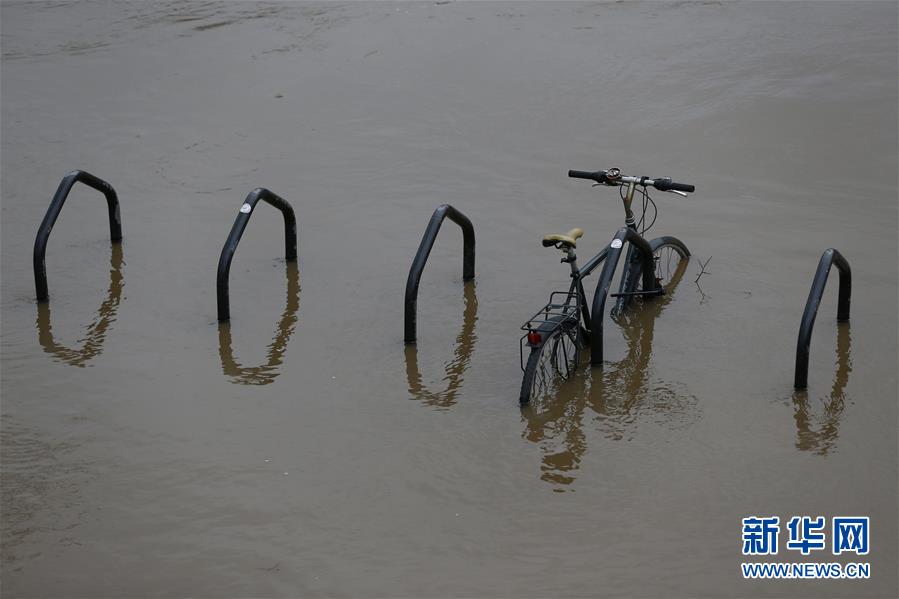 （国际）（13）英国部分地区遭受洪水侵袭