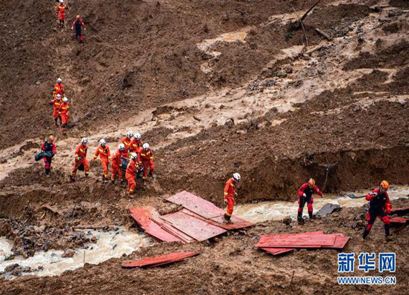 贵州水城“7·23”特大山体滑坡24小时救援纪实