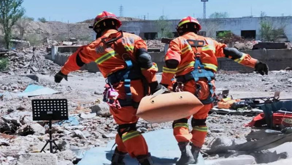 乌鲁木齐市消防开展“霹雳2020”72小时地震救援实战演练
