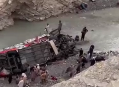 巴基斯坦一客车坠谷 致20人死亡