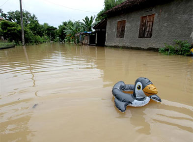 印度尼西亚中爪哇省：洪水来袭