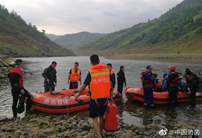 贵州贞丰一船只发生侧翻 消防指战员已救出10人