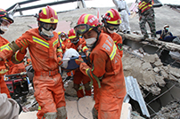 800消防救援人员在泉州欣佳酒店现场参与救援