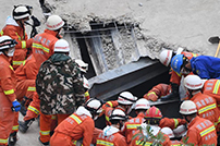 福建泉州一酒店楼体坍塌 救援行动仍在进行中