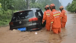 暴雨袭城，安徽多地筑起“橙色防线”