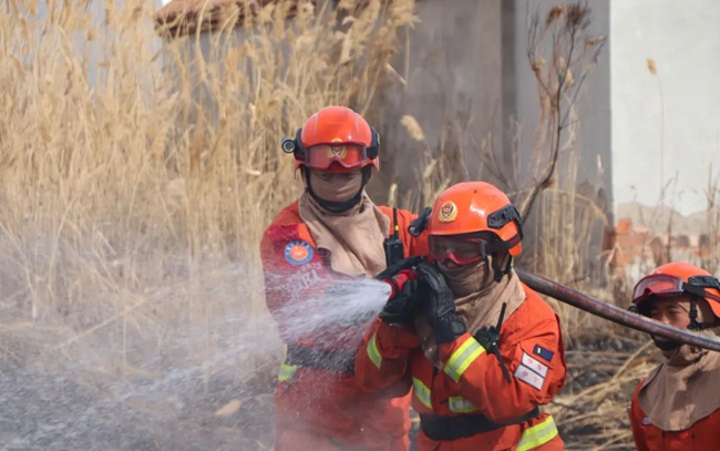 新疆森林消防总队开展实战化训练 助力打赢春防攻坚战