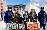 广西砂糖橘送达北极村消防站，消防员将其送给帮扶老人